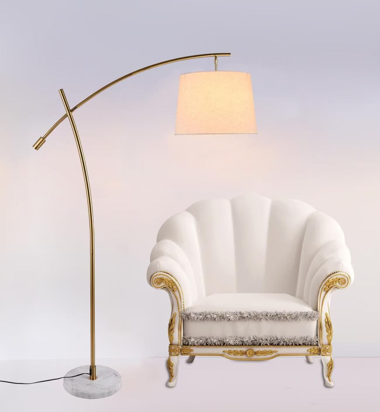 اباجورة ارضية مائلة بتصميم عصري لون ذهبي