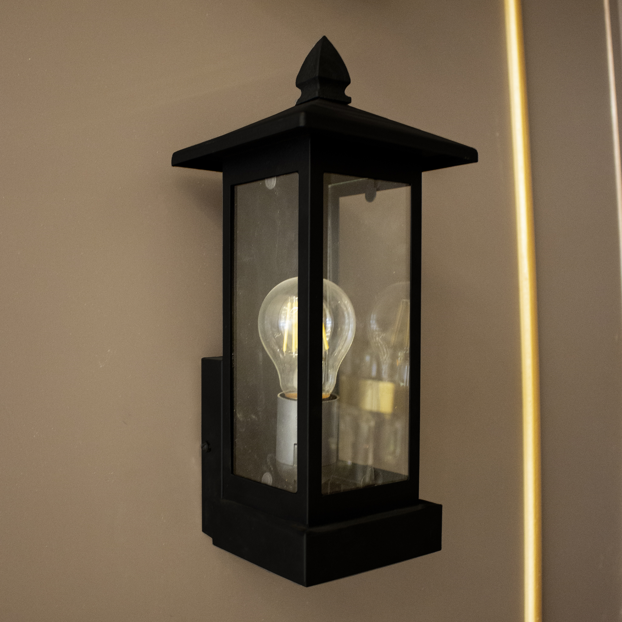 جداري خارجي اسود E27 بدون لمبة