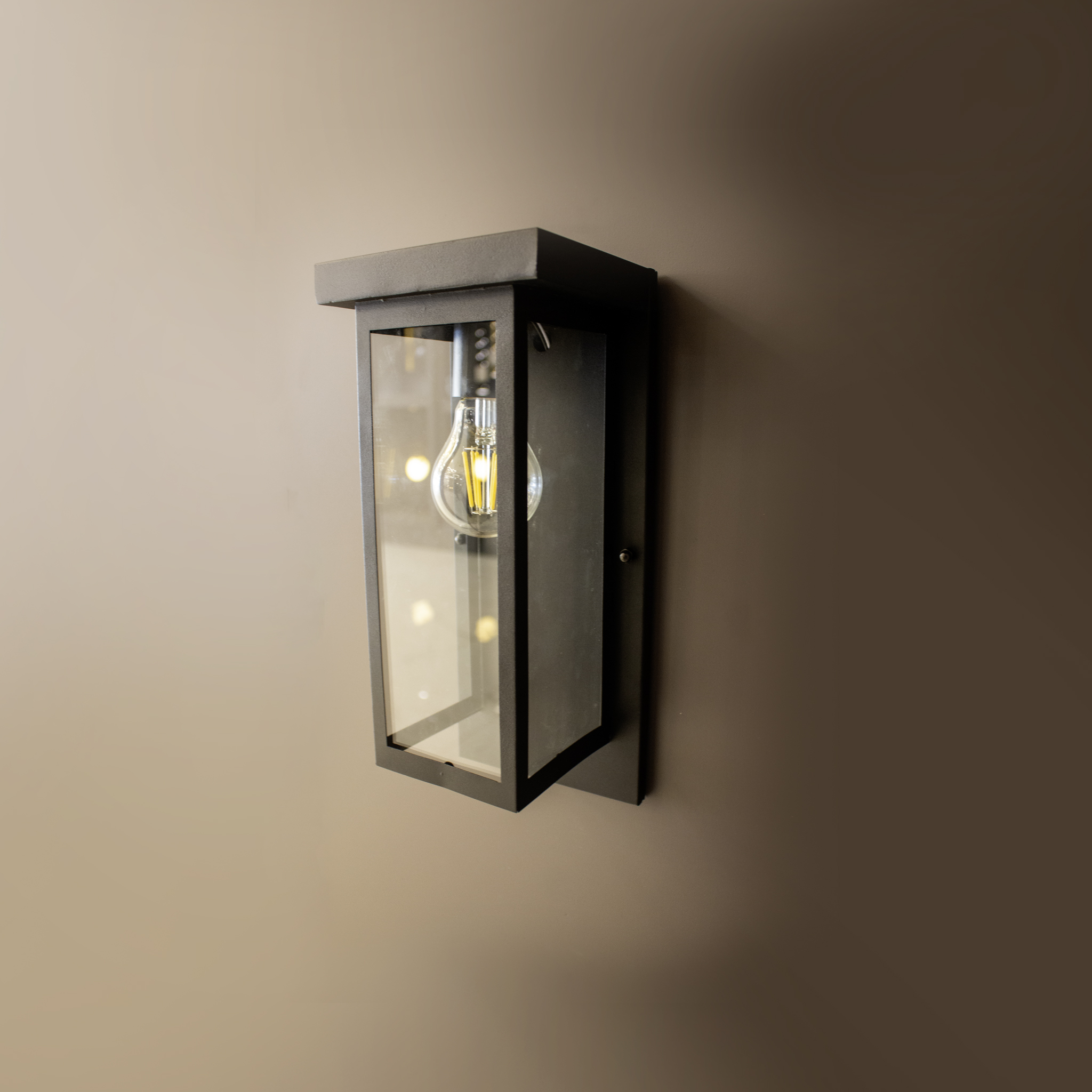 فانوس انارة خارجية بتصميم مربع زجاجي مودرن