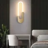 مصباح حائط ذهبي مع أنبوب أكريليك