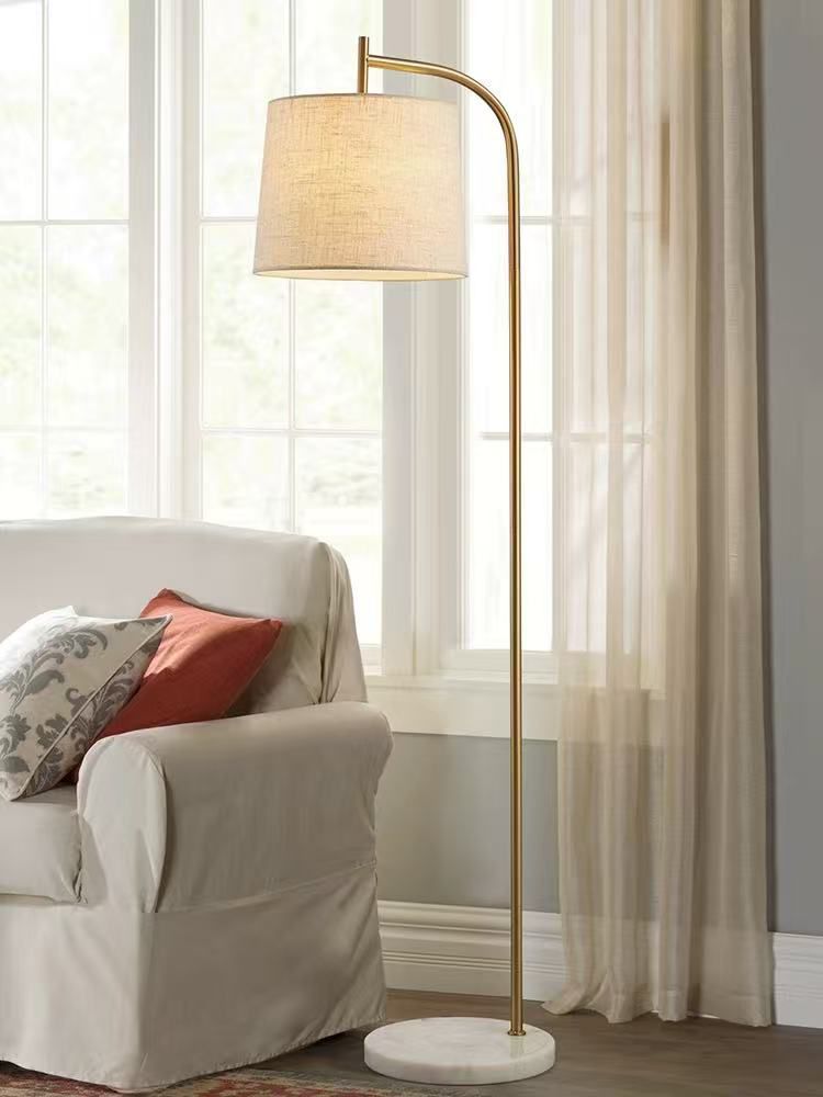 مصباح أرضية معدني بقاعدة رخام