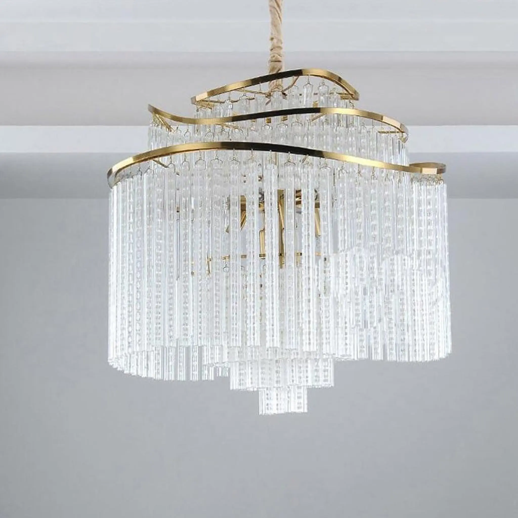 ثريا كريستال مودرن بثلاث طبقات باللون الذهبي